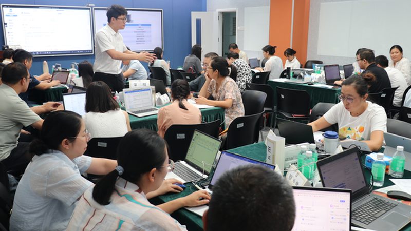 考取叉车证：流程详解与费用一览